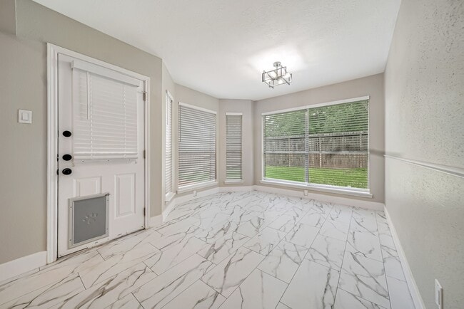 Building Photo - 7722 Covington Dr