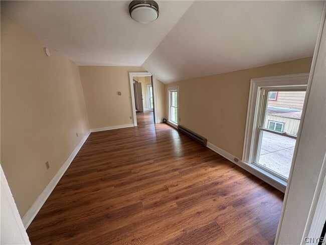 Building Photo - 1714 Valley Dr