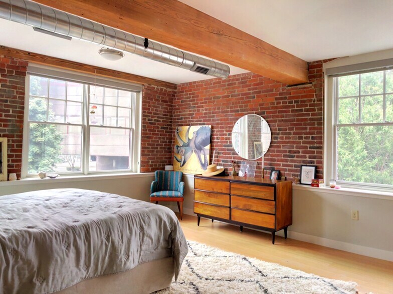 Building Photo - 22 Cottage Park Ave