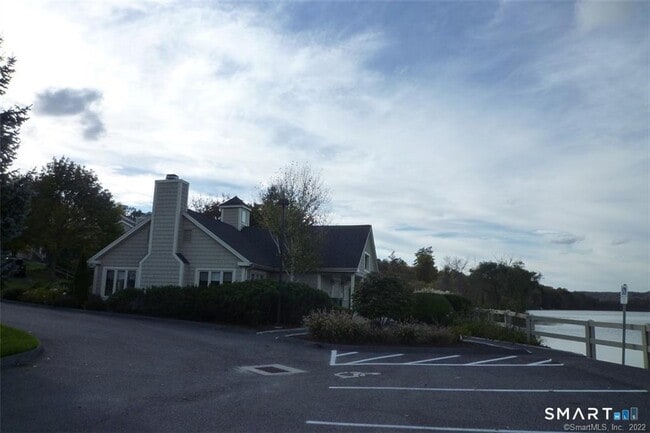 Building Photo - 12 Boulevard Dr