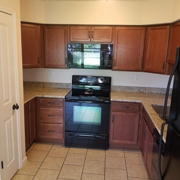 Building Photo - 108 Barnsback St