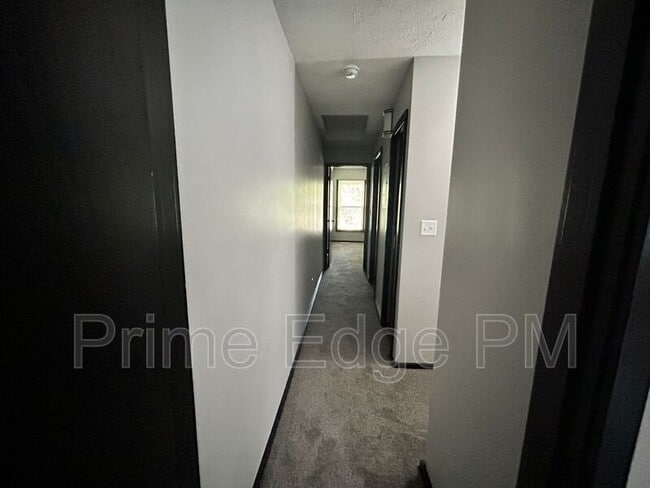 Building Photo - 1841 Ridgehaven Ct