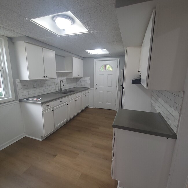 Building Photo - 1352 Sprague St