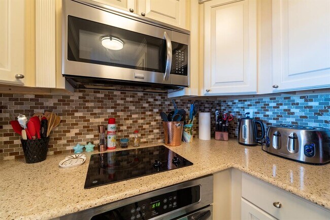 Building Photo - 7312 Seawall Blvd