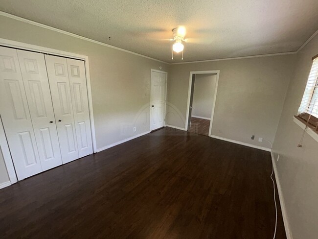 Building Photo - 601 Sutton Dr