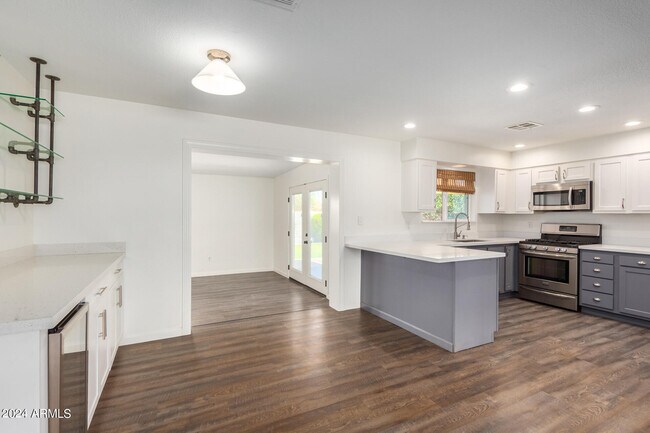 Building Photo - 3528 E Cortez St