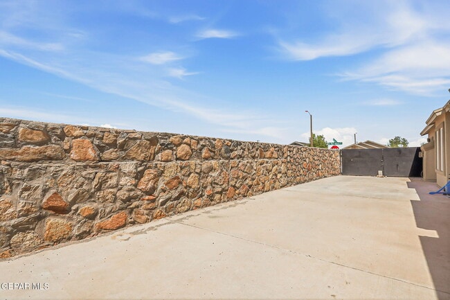 Building Photo - 12748 Tre Maximiliano Ave