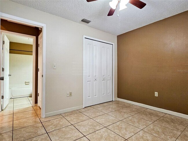 Building Photo - 259 Village View Ln