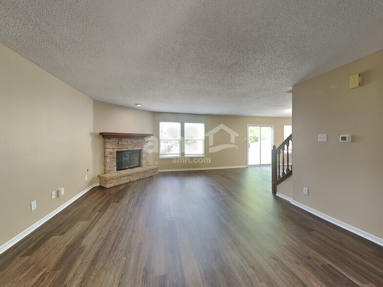 Building Photo - 15065 Fawn Hollow Ln