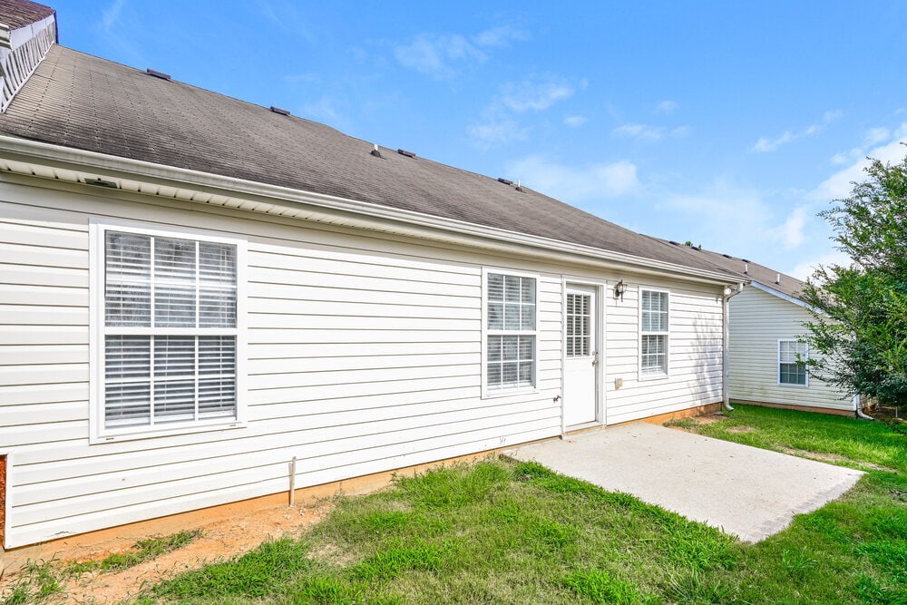 Building Photo - 2167 Red Oak Cir