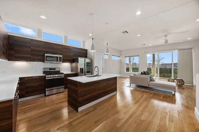 Building Photo - 4618 Nichols St