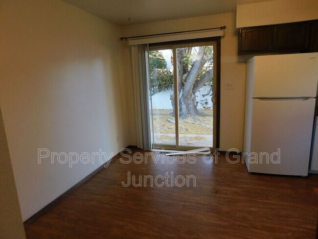 Building Photo - 3252 Villasur Dr