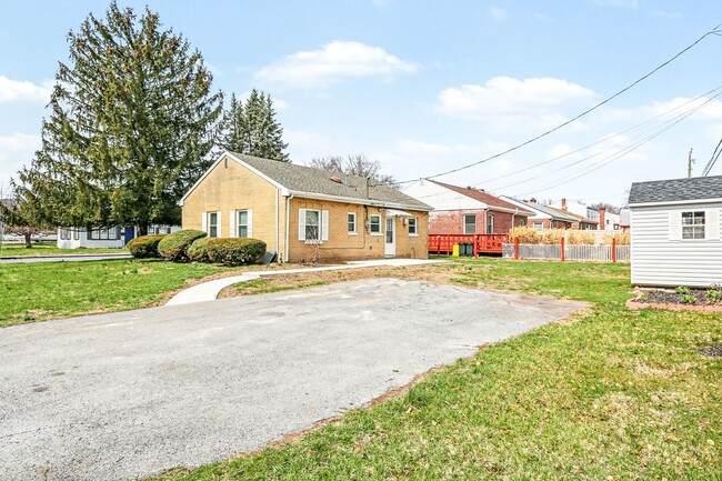 Building Photo - Two bedroom, one bathroom house in Susquehanna Twp.