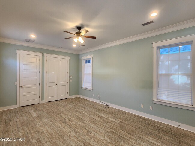 Building Photo - 3816 Mariner Dr