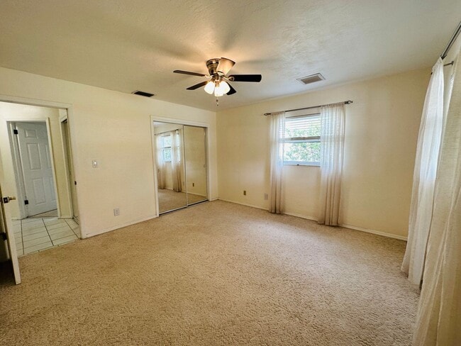 Building Photo - Spacious 2 Bedroom 2 Bathroom Seminole Home with Yard