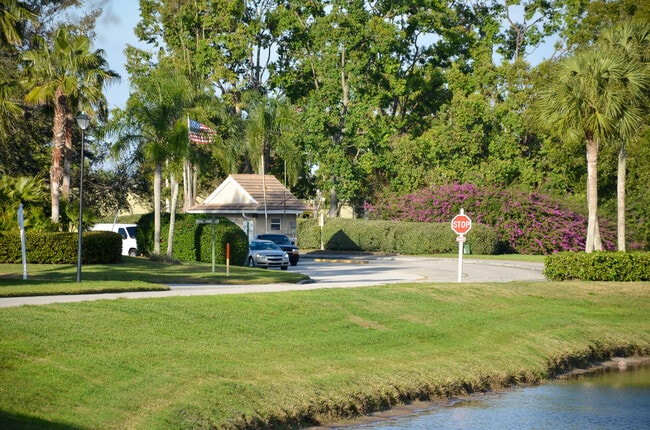 Building Photo - 3662 SW Sunset Trace Cir
