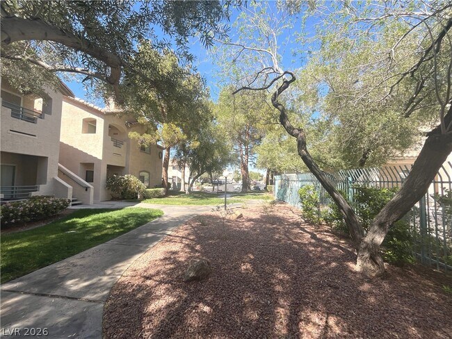 Building Photo - 5415 W Harmon Ave