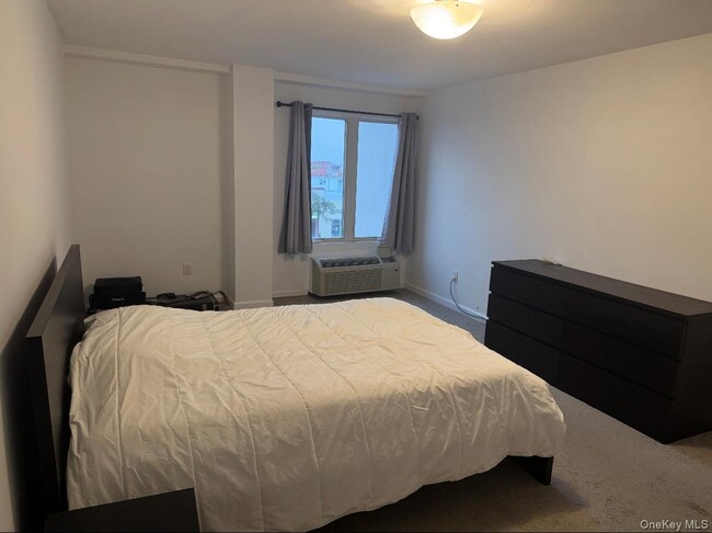 Building Photo - 235 W Park Ave