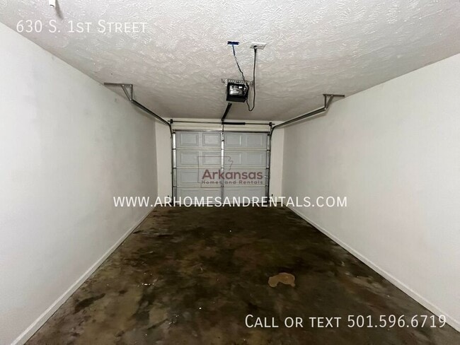 Building Photo - 630 S 1st St