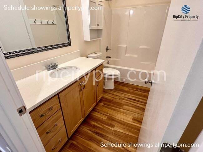 Building Photo - Free Rent! Remodeled 3-Bedroom, 2-Bath Top...