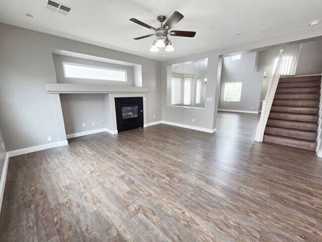 Building Photo - Spacious 3 Bed + Loft & Den with Soaring Ceilings