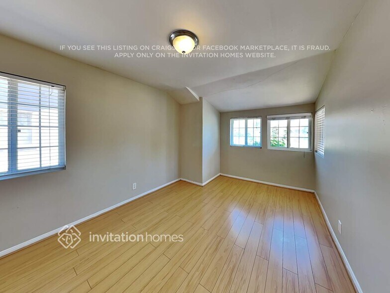 Building Photo - 7943 Lasaine Ave