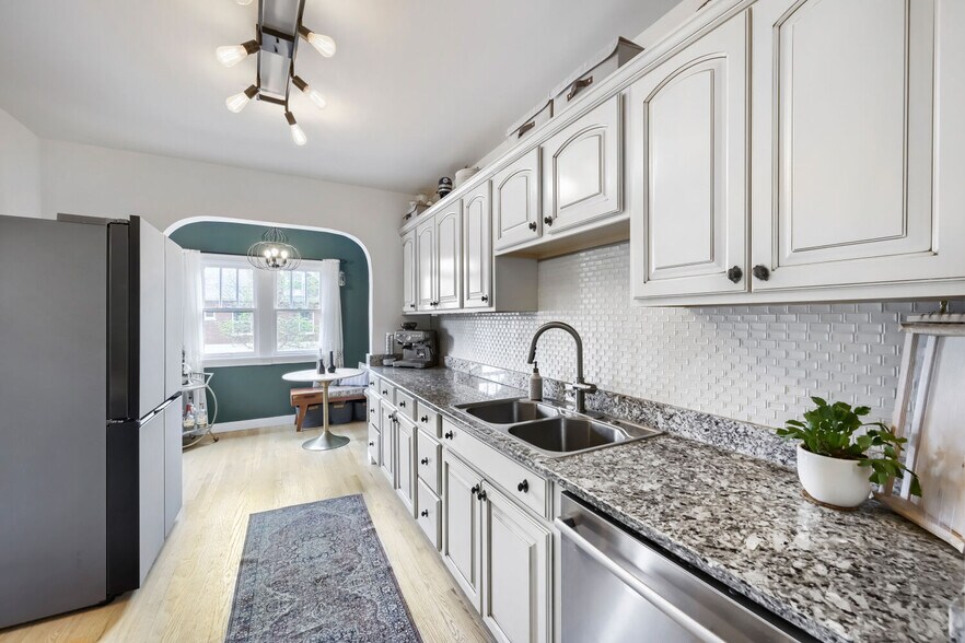 Building Photo - 3305 N Clay St