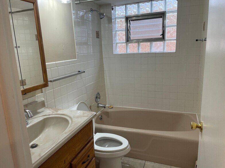 Building Photo - 2318 N 72nd Ct