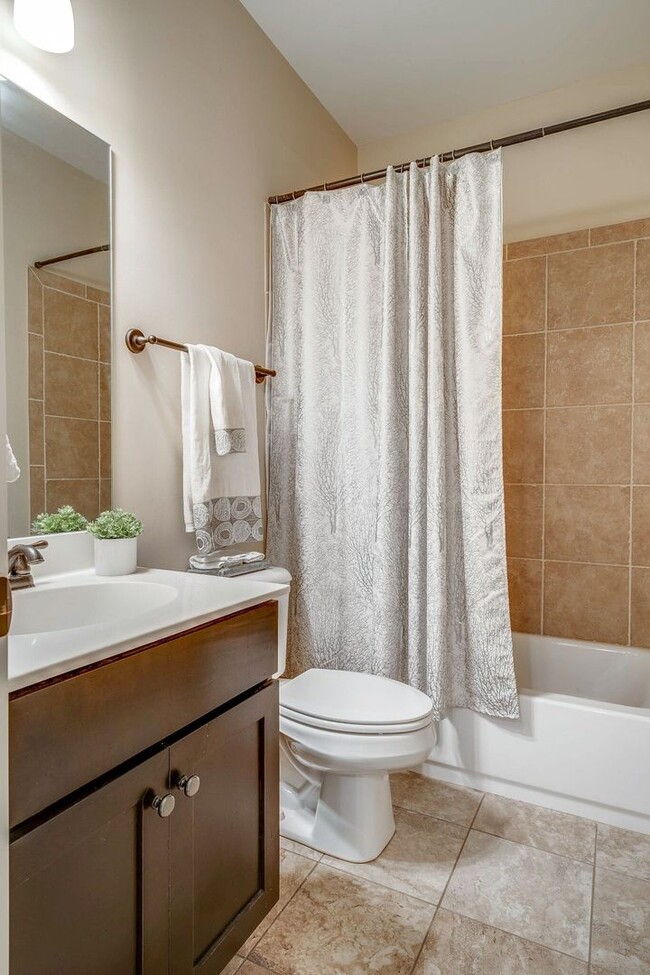 Building Photo - Custom built home in a great location in B...