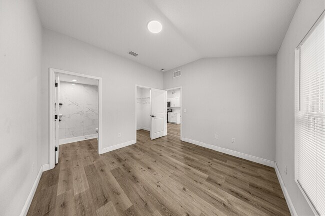 Building Photo - 5872 NW 2nd Pl