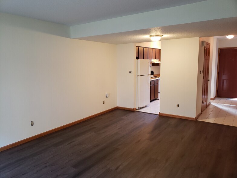 Building Photo - 3825 Cliffside Dr