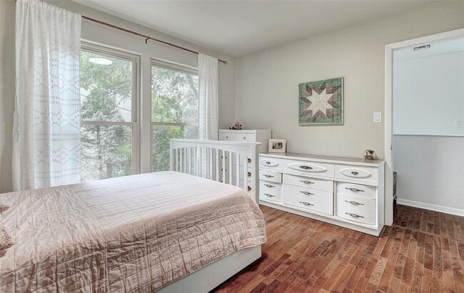 Building Photo - 8804 Mountain Ridge Dr