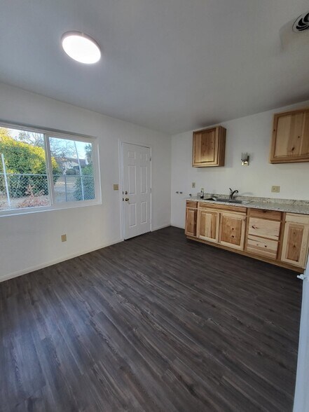 Building Photo - 34850 Ave B