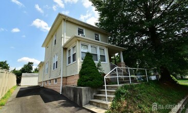 Building Photo - 628 Grove Ave