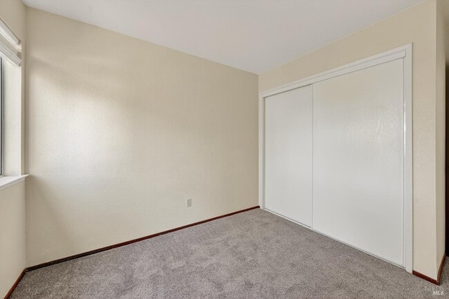 Building Photo - 206 Bridgewater Cir