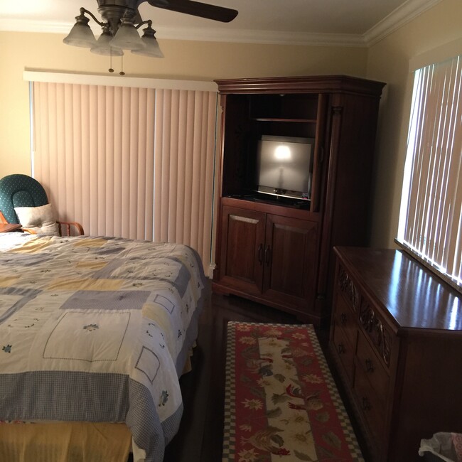 master bedroom w/TV - 135 Deer Creek Blvd