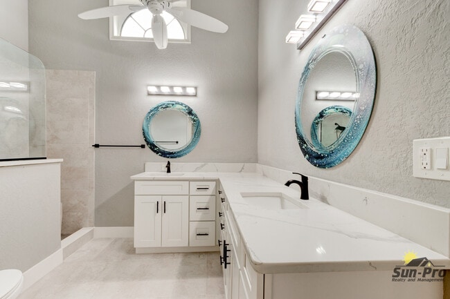 Building Photo - 700 Pine Shores Cir