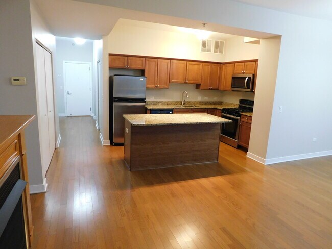 Building Photo - 6000 N Cicero Ave