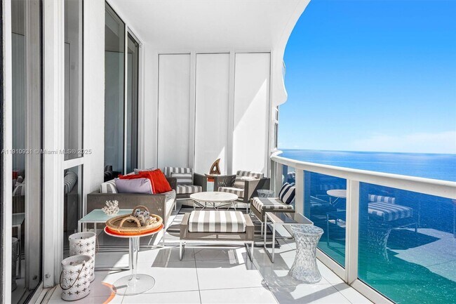 Building Photo - 15811 Collins Ave