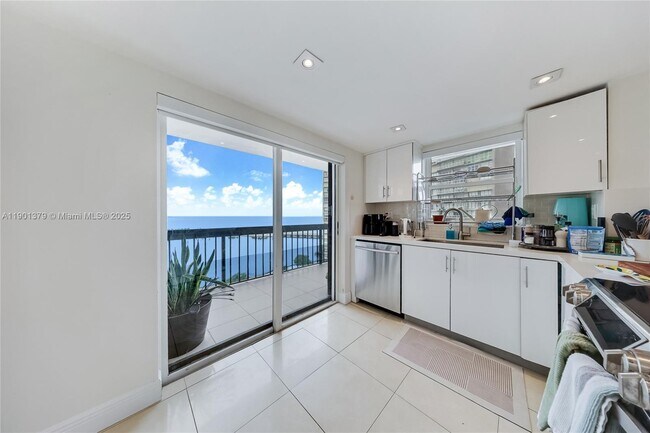 Building Photo - 2333 Brickell Ave