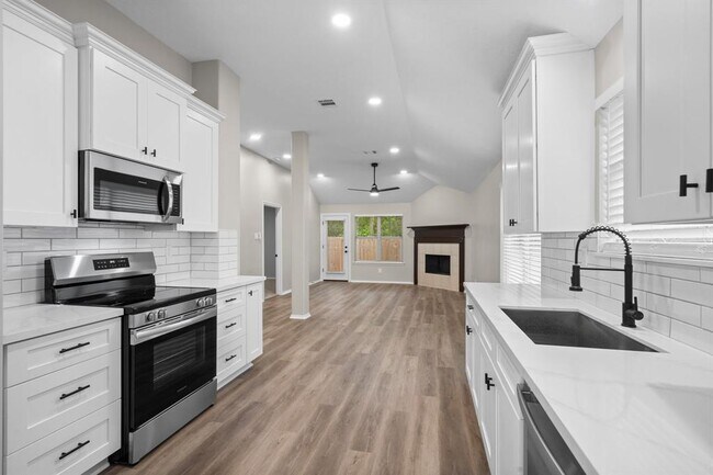 Building Photo - 18464 Sunrise Oaks Ct