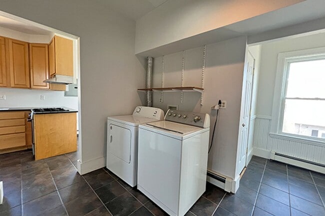 Building Photo - 9/1 Renovated, spacious 4BR/2.5BA w/d in unit!