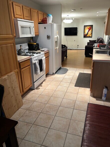 Building Photo - 18 Schollcrest Ave