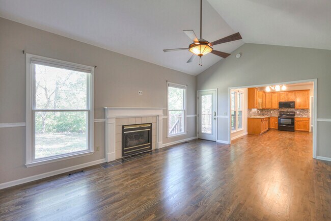 Building Photo - 1300 Buckingham Cir