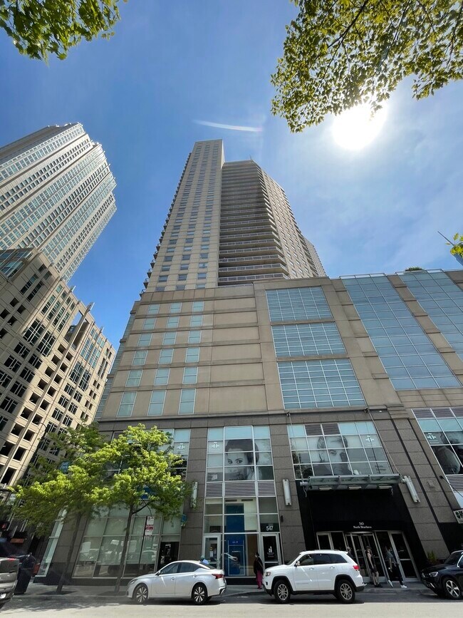 Building Photo - 545 N Dearborn St