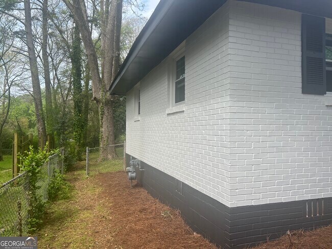 Building Photo - 1397 Peachcrest Rd