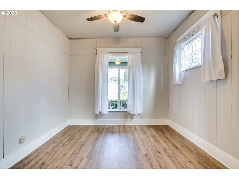 Bedroom - 9426 N Edison St