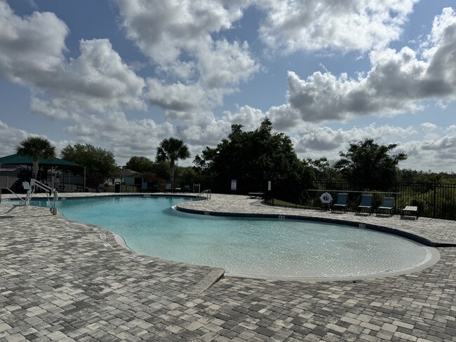 Building Photo - 512 Mckenna Dr