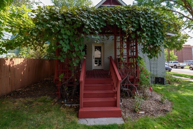 Building Photo - 3 Bedroom 3 Bathroom home in desirable North Boise.