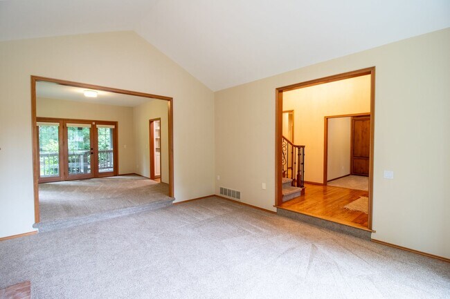 Building Photo - 4bd/2.5ba Redmond Home